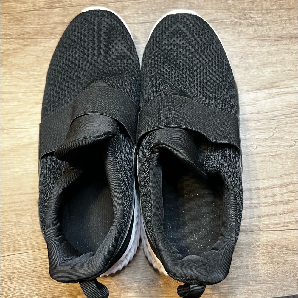 9W tennis shoes